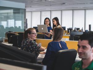 KI-Wandel im Büroalltag – Chancen für kleine und mittlere Firmen