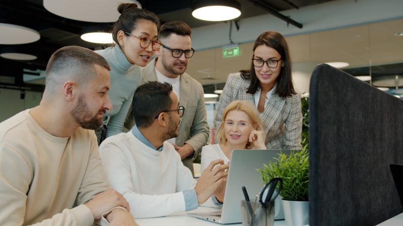 Büro-Knigge 2026: Verhalten, Kommunikation und moderne Umgangsformen